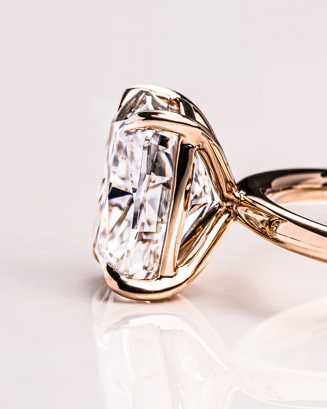 EmeraldGlow Moissanite Ring