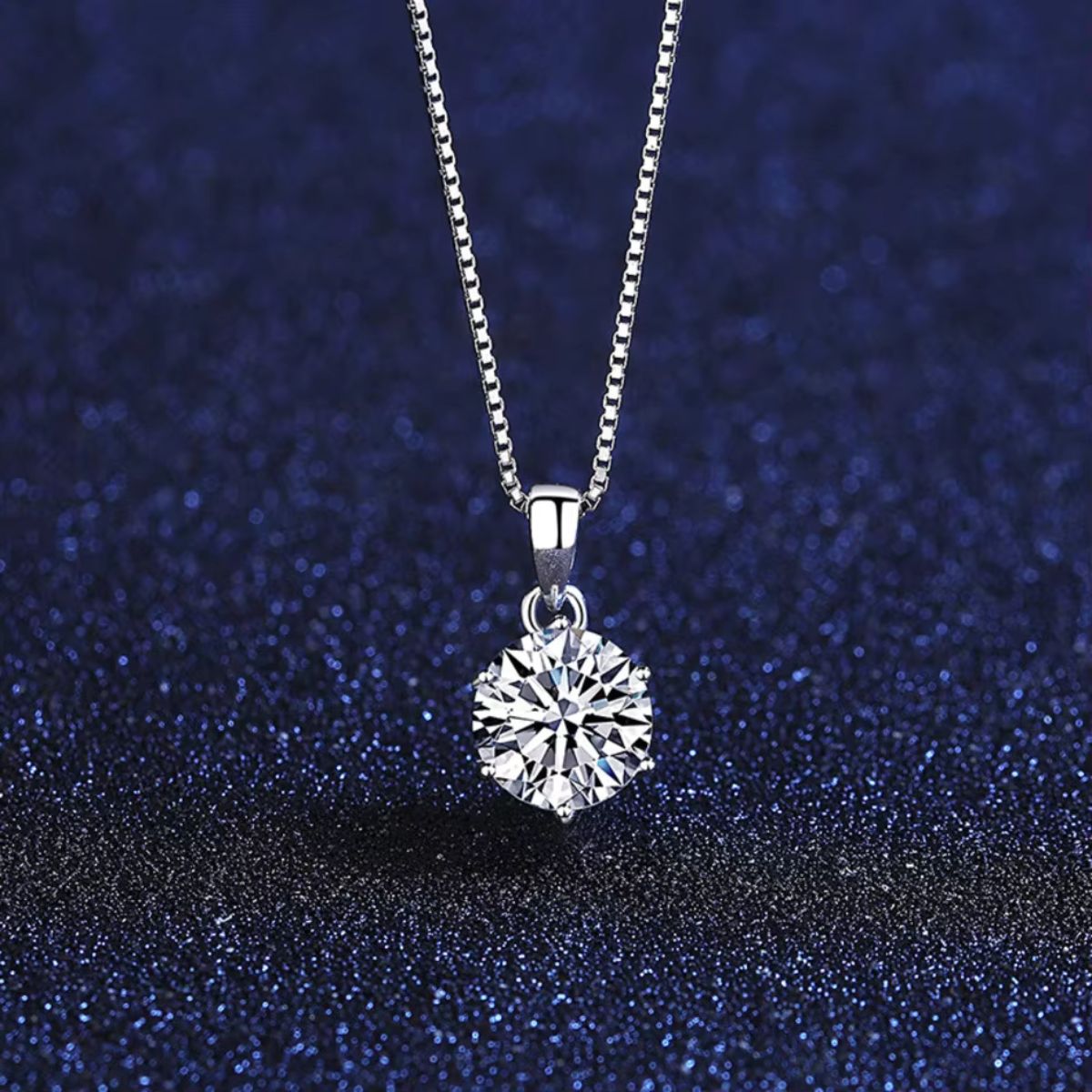 Éclora Round Moissanite Necklace