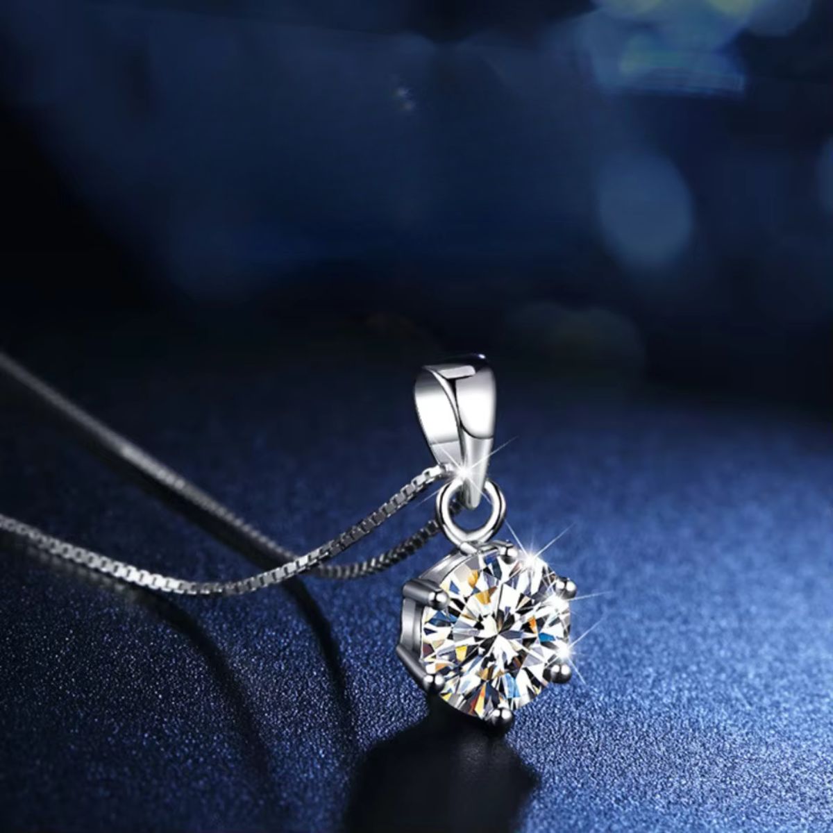 Éclora Round Moissanite Necklace