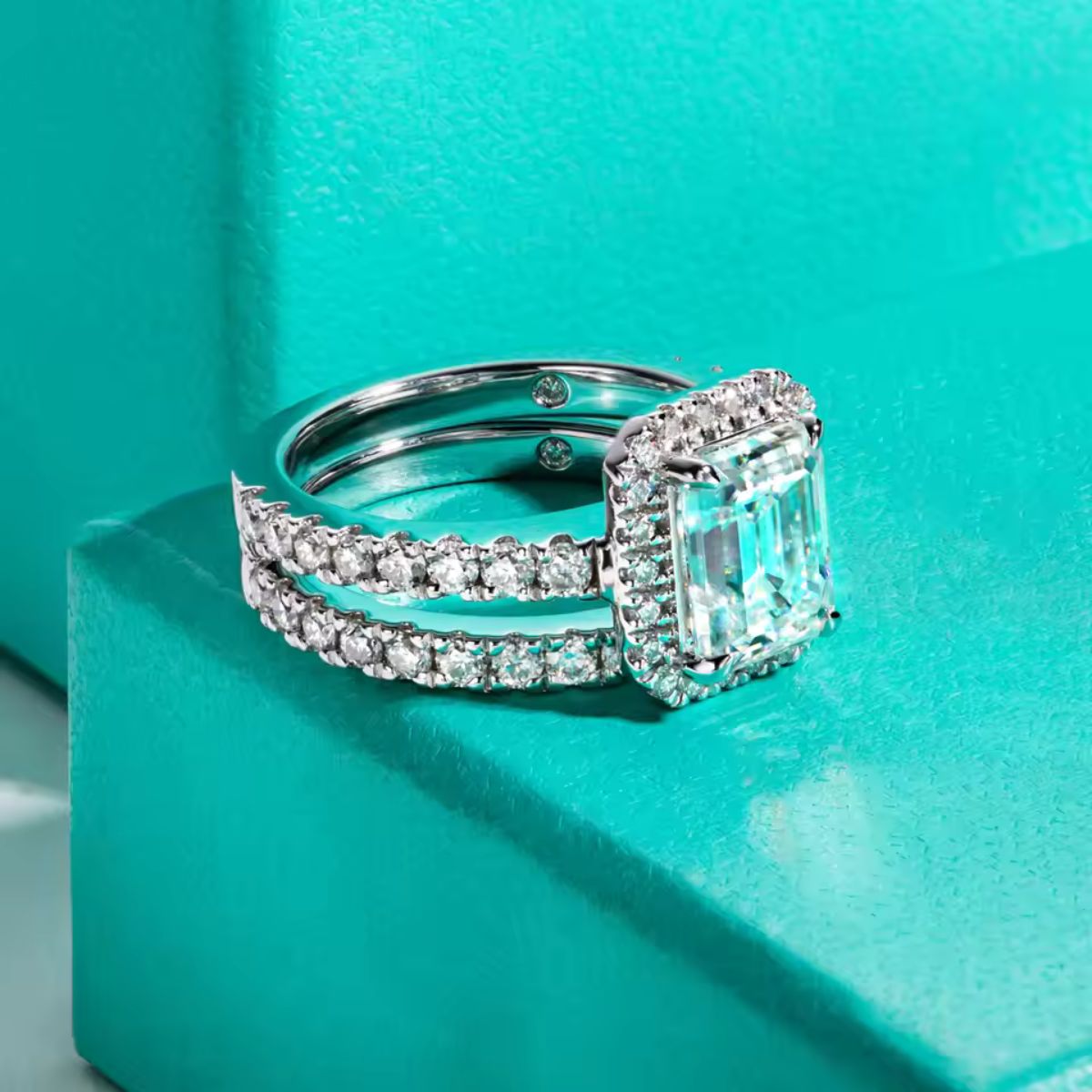 Elegant Emerald Halo Ring Set