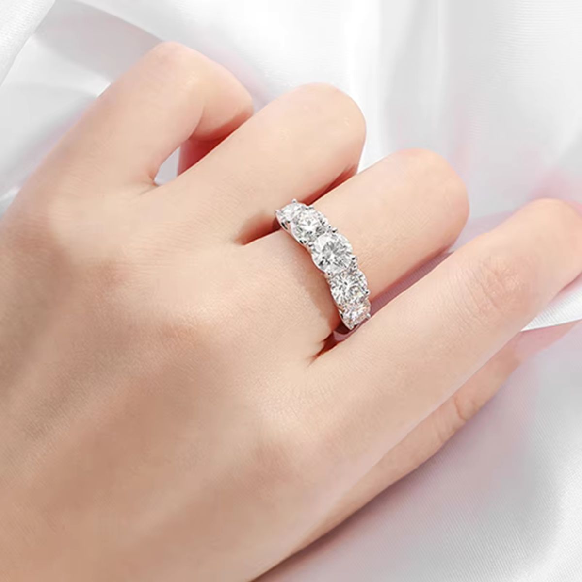 Quintessa Moissanite Band