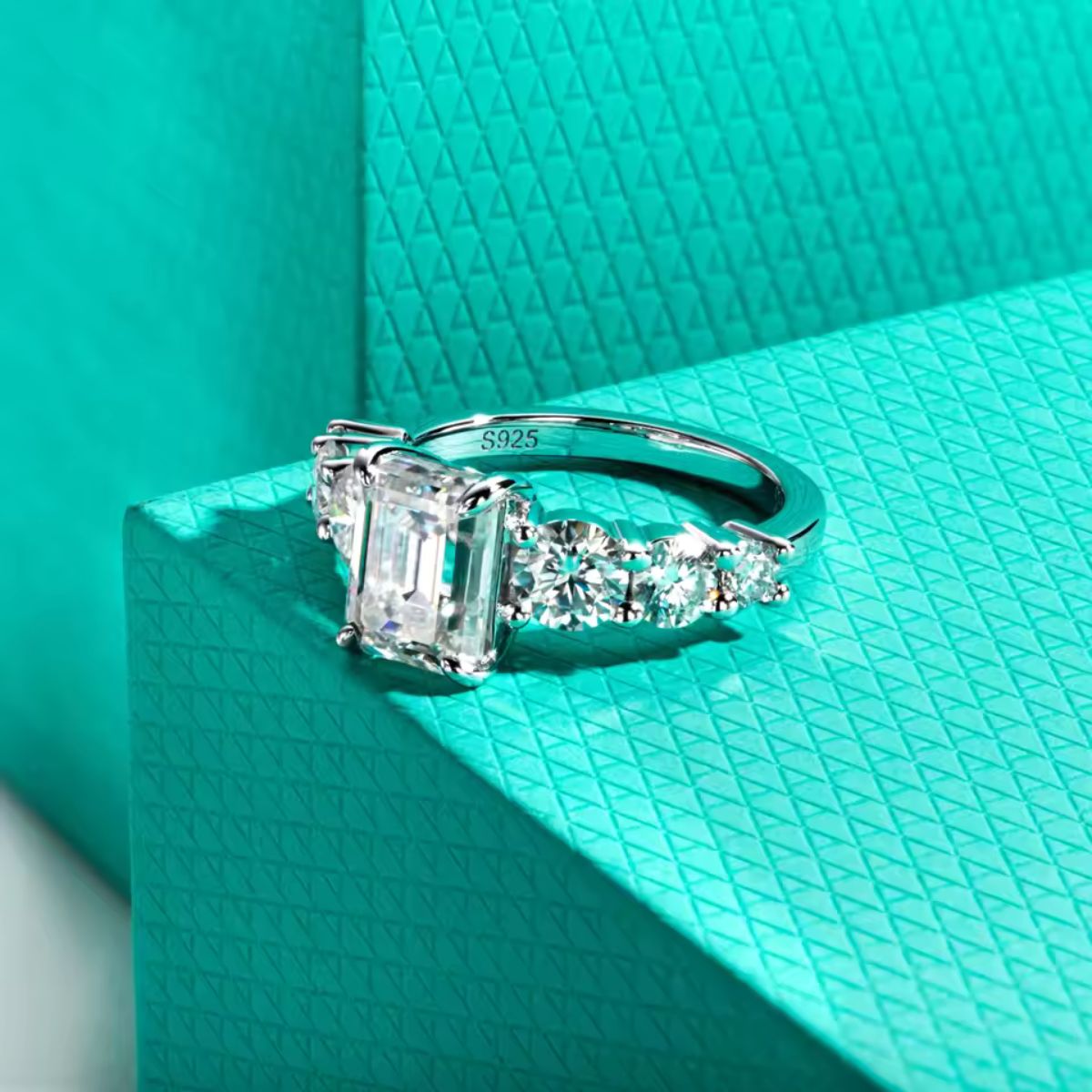 Aurina Emerald Moissanite Ring