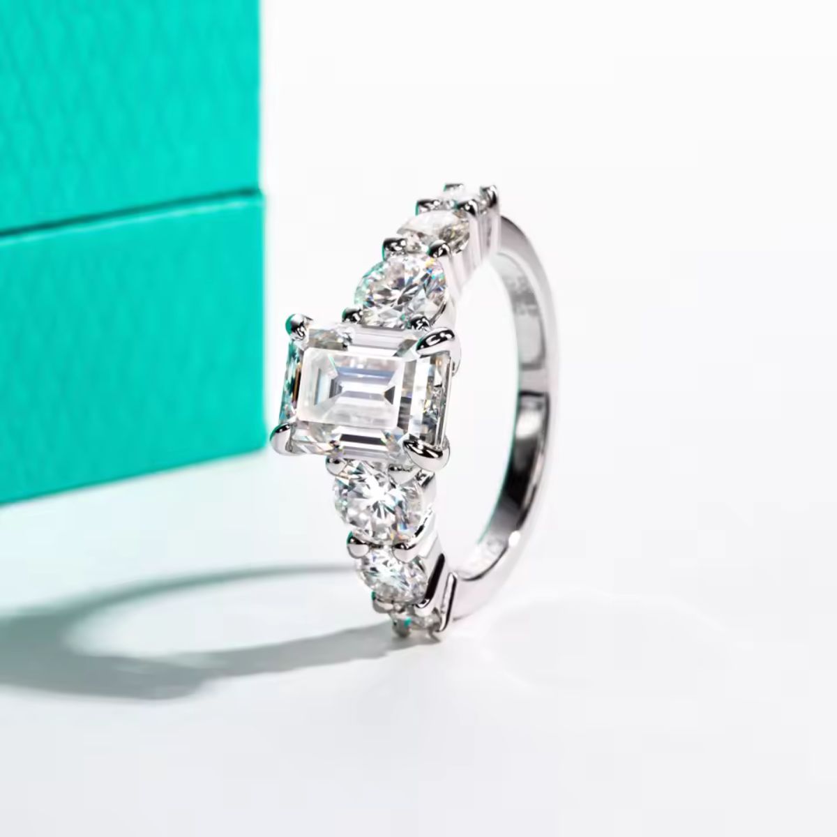 Aurina Emerald Moissanite Ring