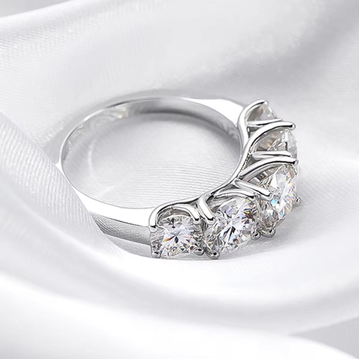 Quintessa Moissanite Band