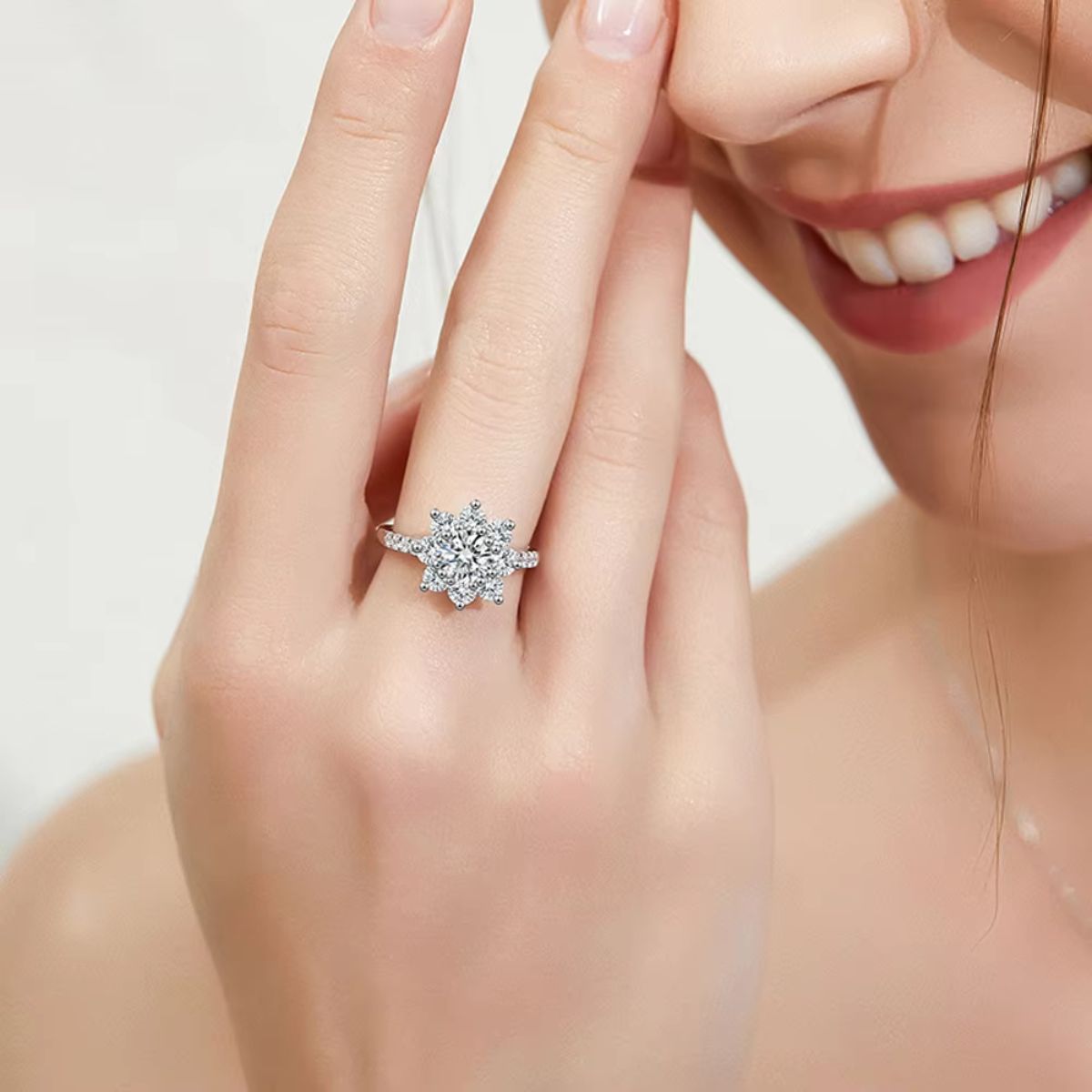 Helia Radianc Moissanite Ring
