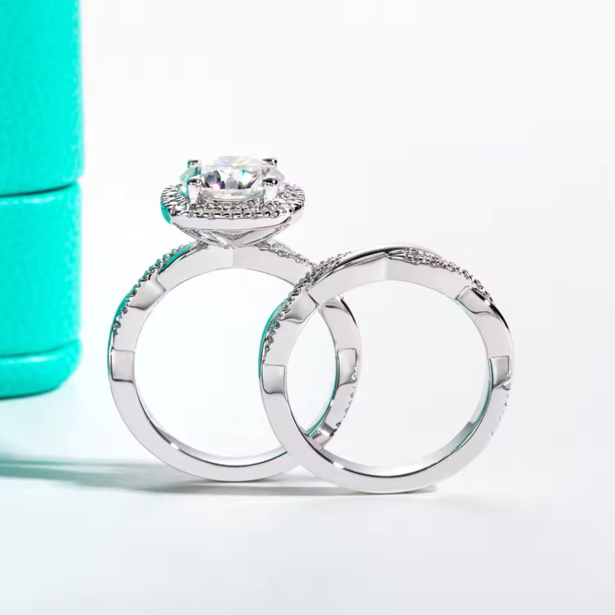 Twisted Halo Round Ring Set