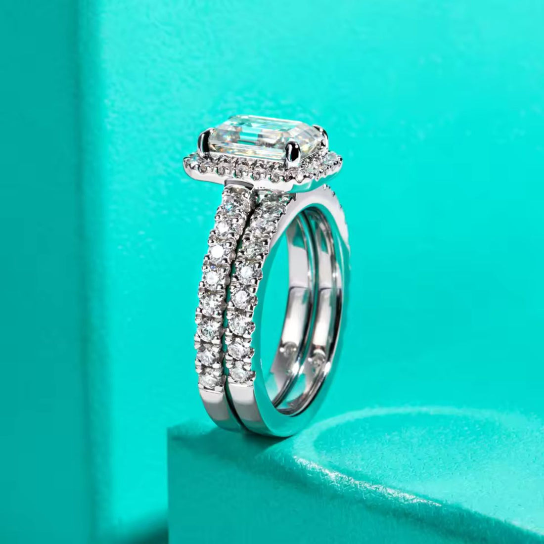 Elegant Emerald Halo Ring Set