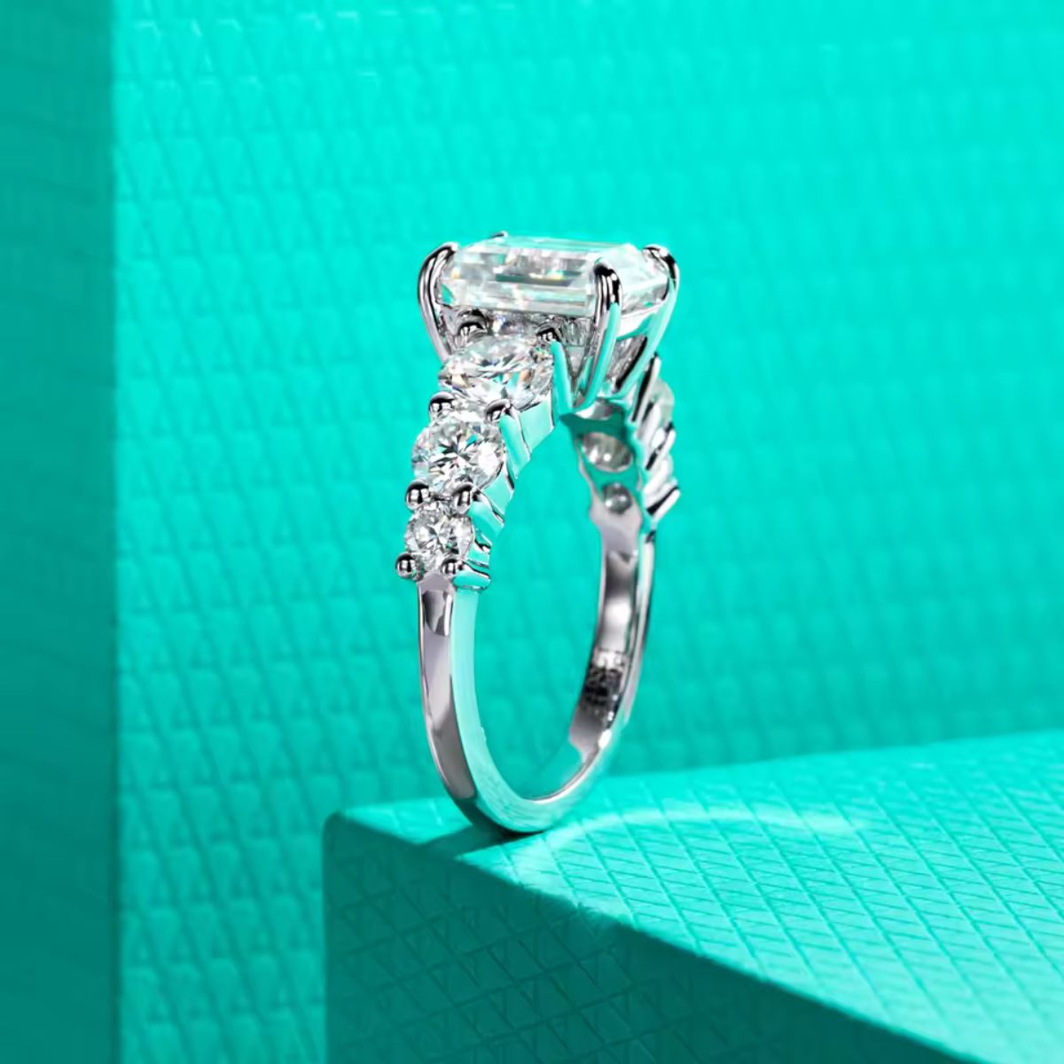 Aurina Emerald Moissanite Ring