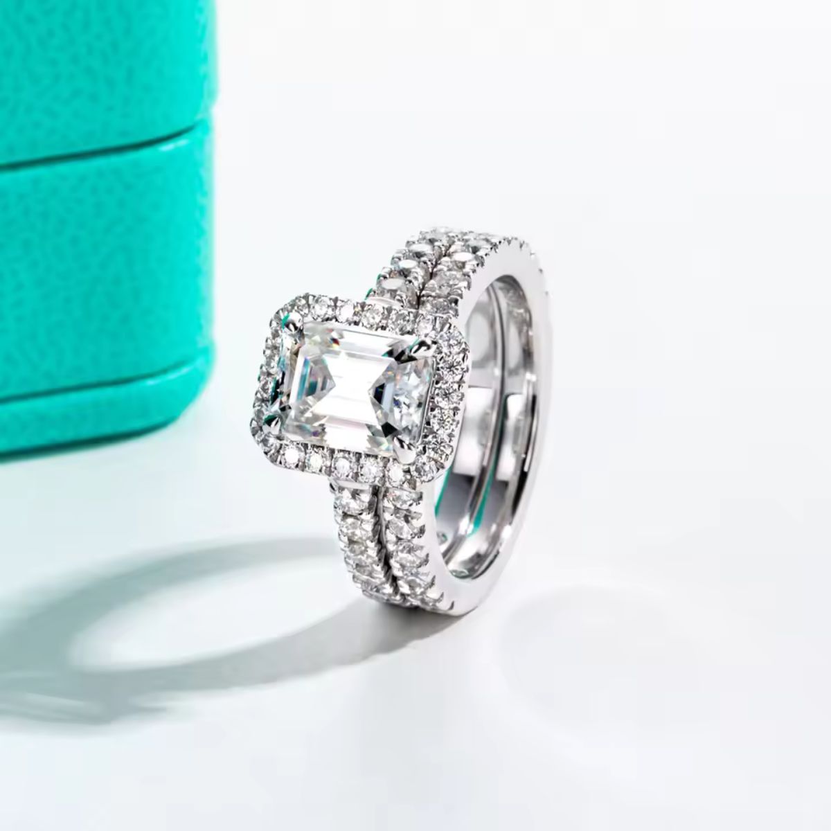 Elegant Emerald Halo Ring Set