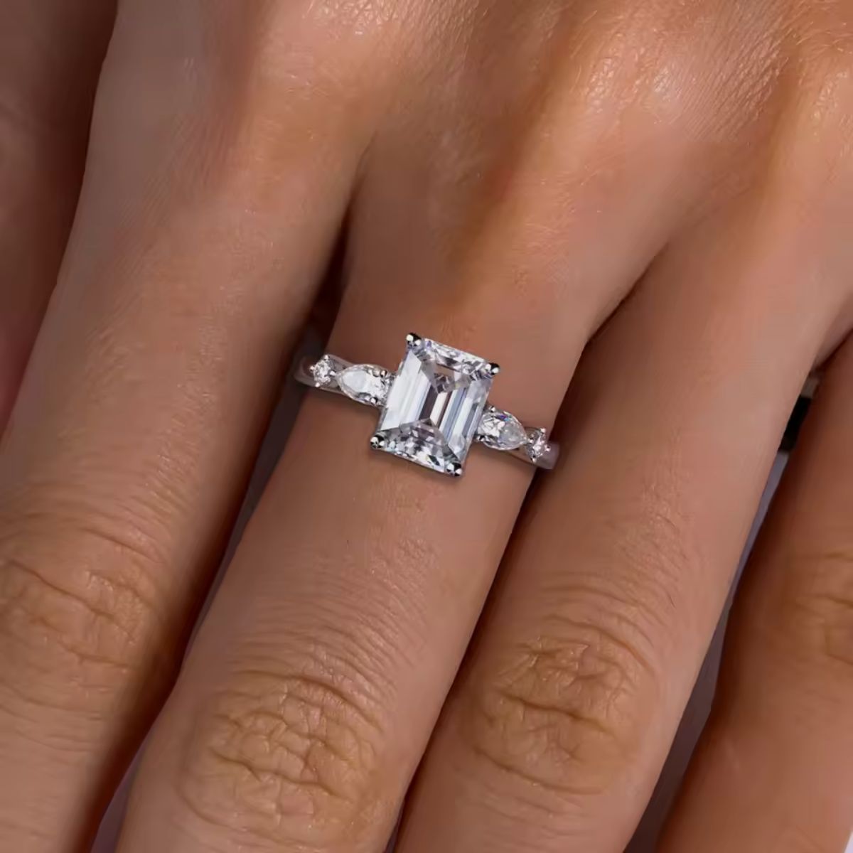 Elaris Emerald Moissanite Ring