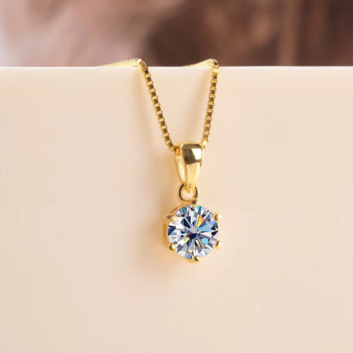 Éclora Round Moissanite Necklace