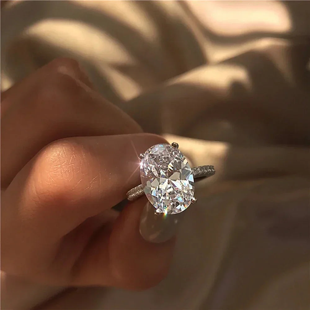 Ovalé Moissanite Ring™