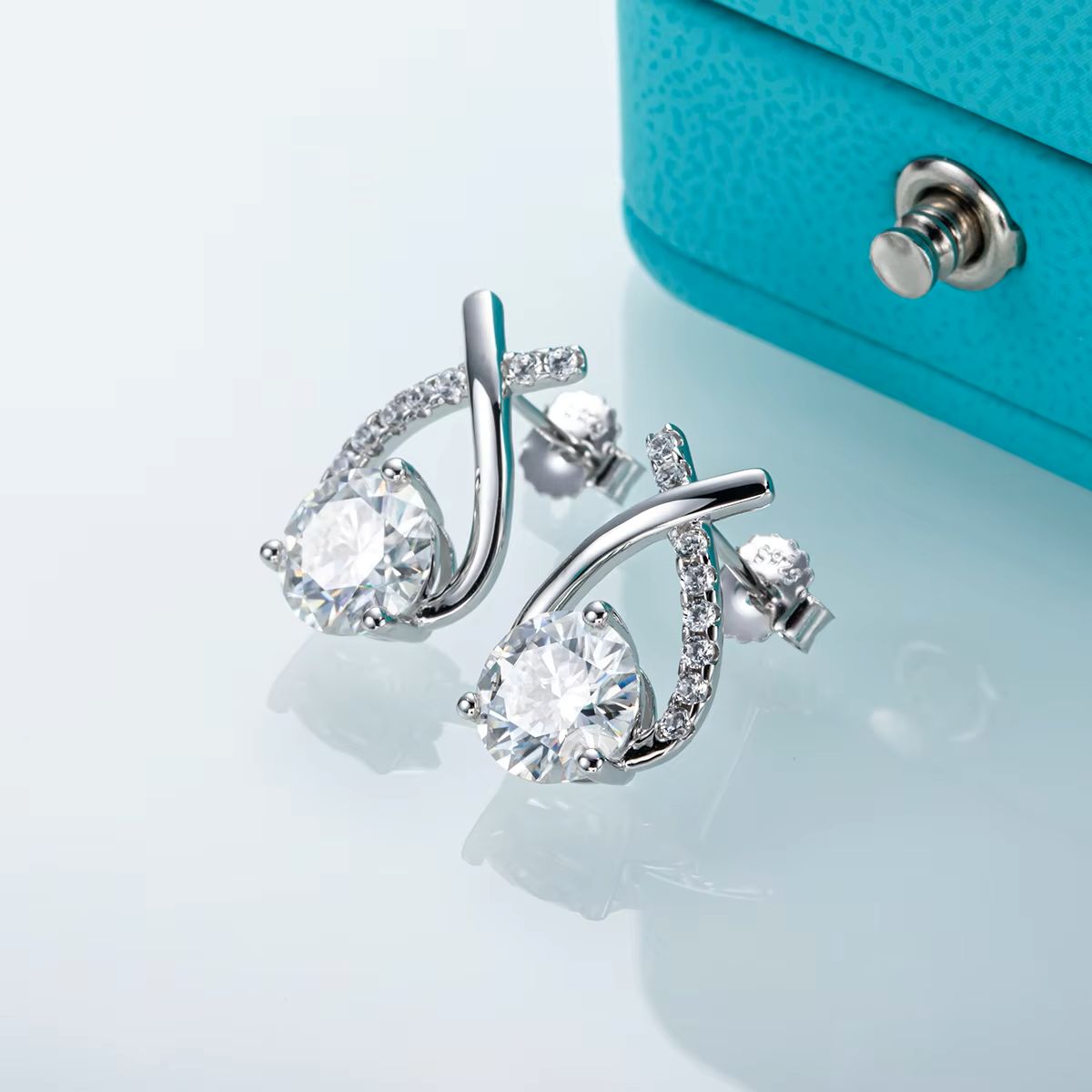Crisscross Moissanite Stud Earrings