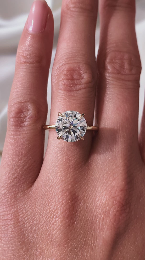 Nova Halo Moissanite Beauty